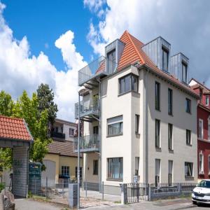 images/refenenzen/dachgeschoss-mehrfamilienhaus/001-architektur-michaela-bundschuh-mehrfamilienhaus.jpg