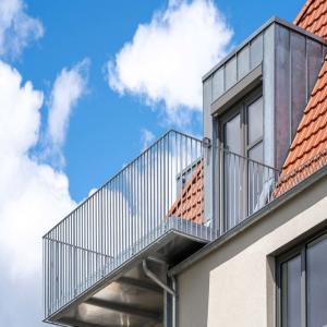 images/refenenzen/dachgeschoss-mehrfamilienhaus/002-architektur-michaela-bundschuh-mehrfamilienhaus.jpg