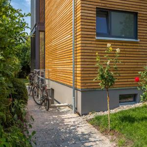 images/refenenzen/wohnhauserweiterung-holzfassade/001-wohnhauserweiterung-laerchenfassade-architektur-bundschuh-speyer.jpg